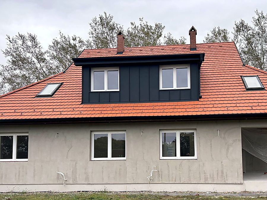 Családi ház felújítás után, új ablakokkal